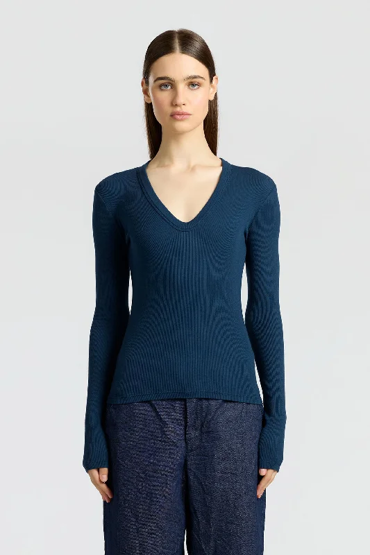 Women's snap - front long sleeve denim shirt Women's button - front long sleeve poplin shirt Verona U-Neck Shirt Women's snap - front long sleeve denim shirt Women's button - front long sleeve poplin shirt Verona U-Neck Shirt