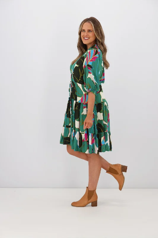 Fria Tori Green Leaf Print 3/4 Sleeve Selma Short Dress Green